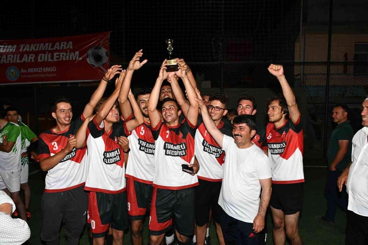 Adana haber! Tufanbeyli'de mahalleler arası futbol turnuvasında şampiyon belli oldu