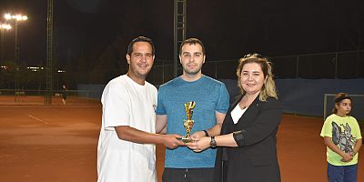 Adana Barosu 29 Ekim Cumhuriyet Kupası Tenis Turnuvasında Ödüller Sahibini Buldu