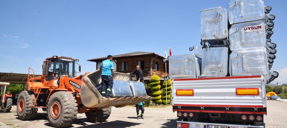 Başkan Aydar Ceyhan’a 300 yeni çöp konteyneri kazandırdı